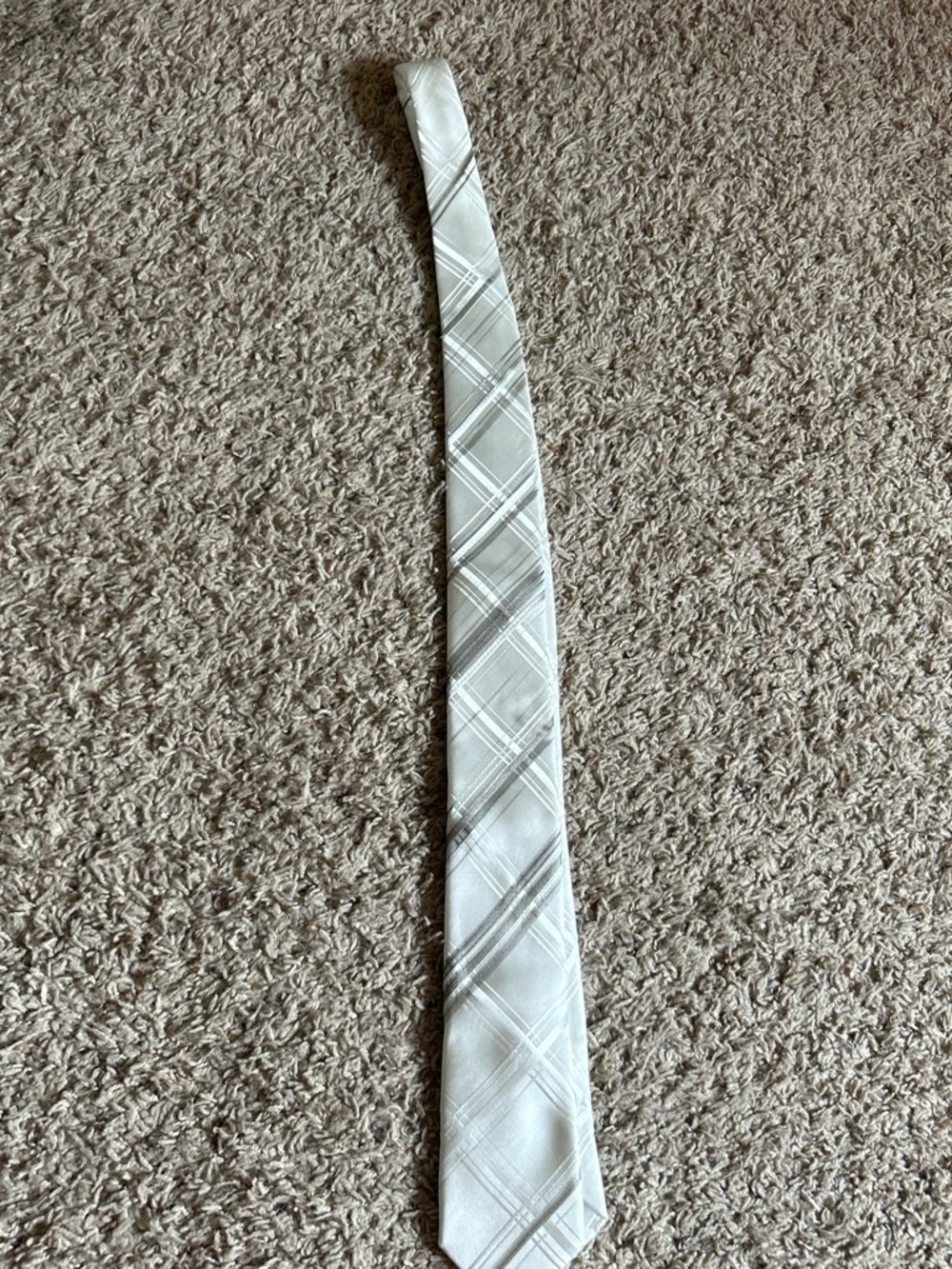 Men's Light Gray Plaid Tie - Sleek Formal Accessory